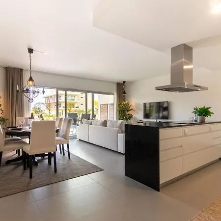 The Concierge - Amazing Pool & Sunshine *